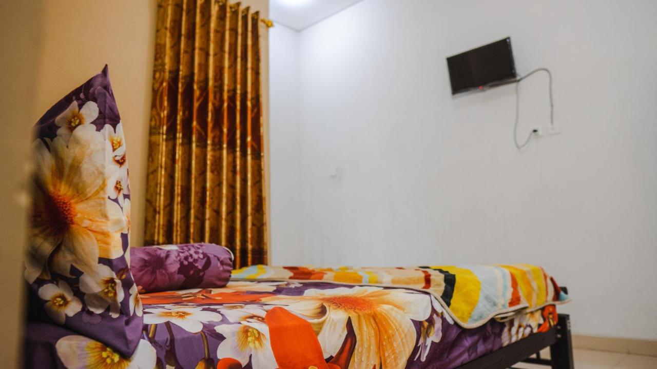 Sitiinggil Guest House Syariah Tegal  Zewnętrze zdjęcie